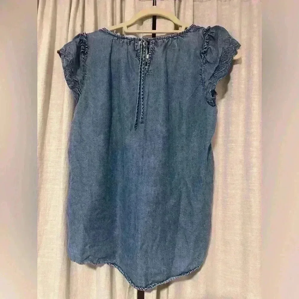 Lauren Conrad Blue Denim Peasant Top with Lace Detail, Size XS, Casual Office - Picture 2 of 5